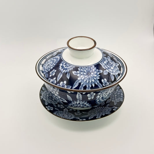 Porzellan Gaiwan „Jinghua“ – Florale Pracht (120 ml)