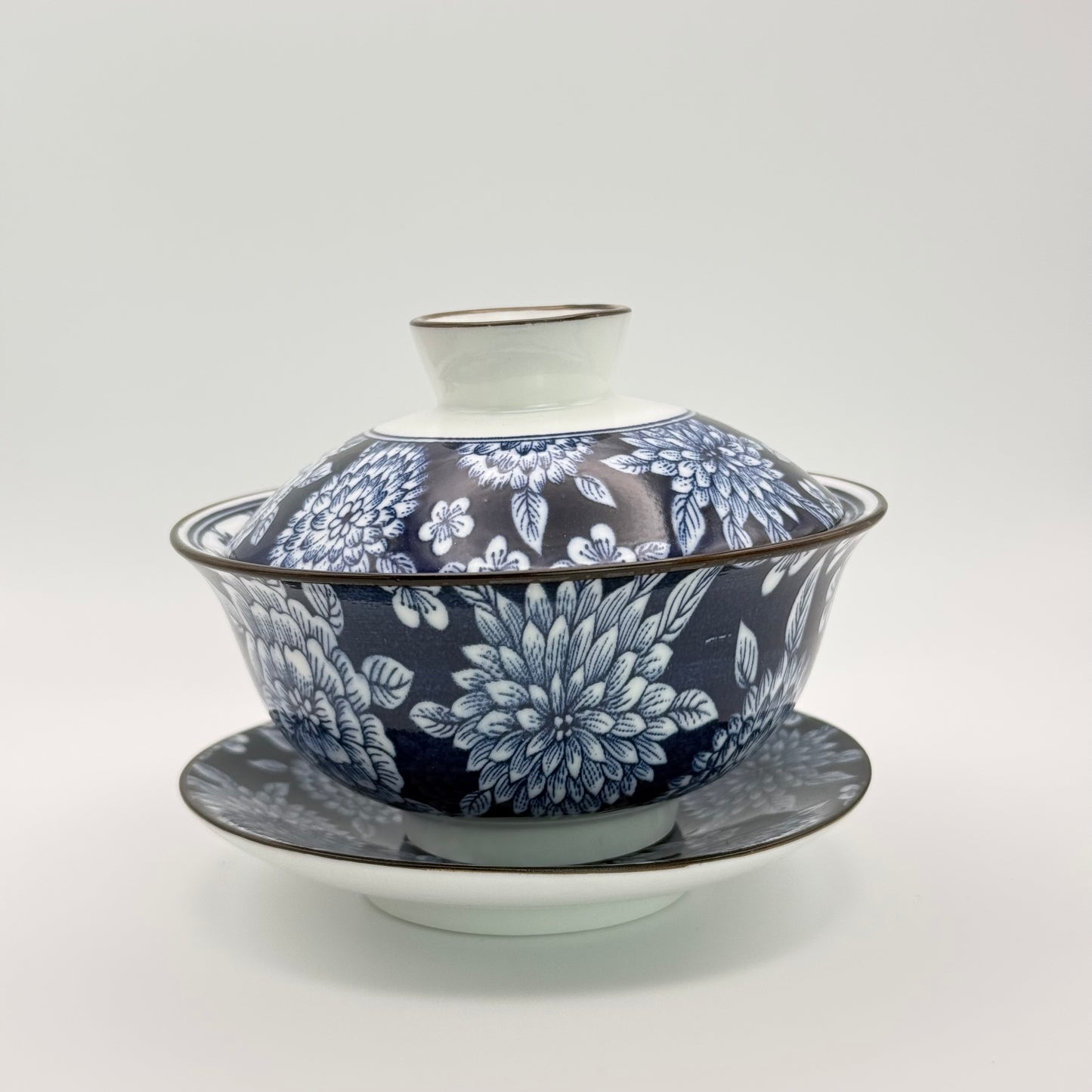 Porzellan Gaiwan „Jinghua“ – Florale Pracht (120 ml)